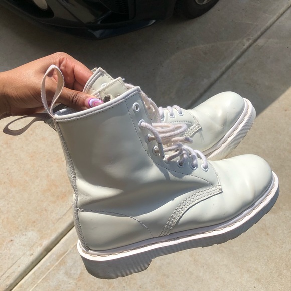 Doc Martens - All White - Picture 2 of 5